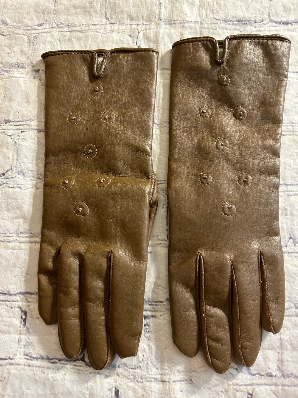 VINTAGE GUSSET 100% NYLON LINING RAYON MADE IN TAIWAN TAUPE COLOR GLOVES 7.5-8.5